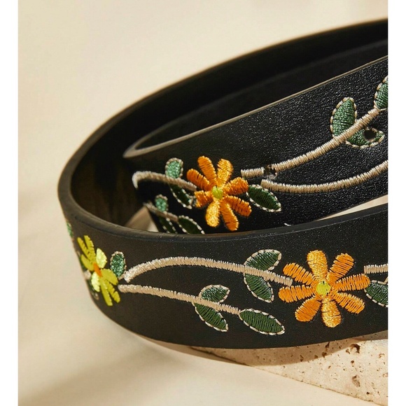 Western Vegan Leather Embroidered Floral Silver Tone Buckle Belt - Picture 3 of 12